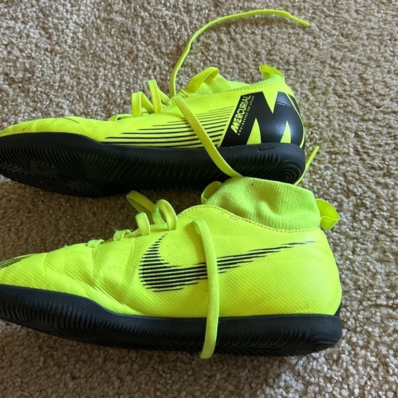 Nike 5.5Y Mercurial Indoor Soccer Cleats - Picture 7 of 8